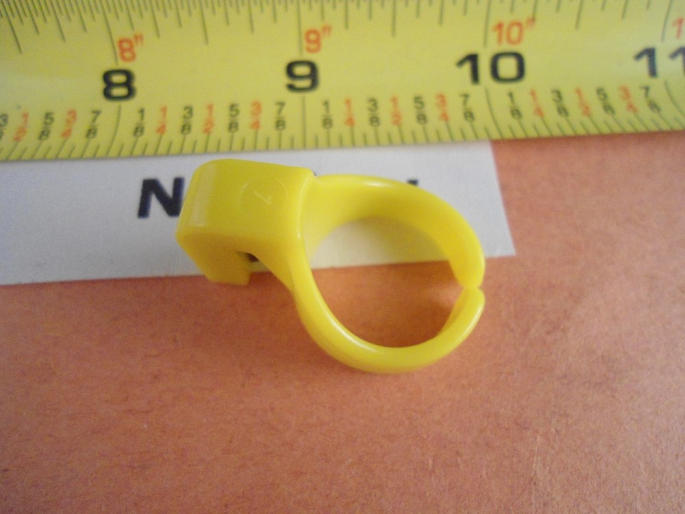 FINGER RING TYPE THREAD YARN STRING CUTTER Sewing Notions Yellow Medium Size