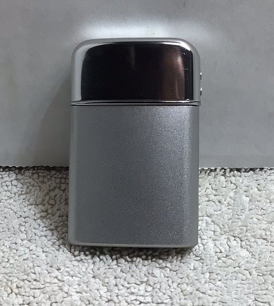 Vintage Ronson typhoon lighter in original box == Untested ==