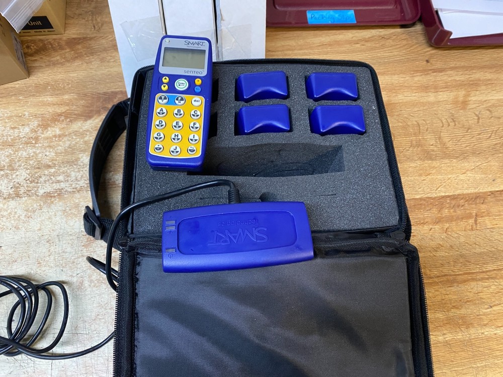 Senteo Smart Technologies with Remotes Receiver & Case