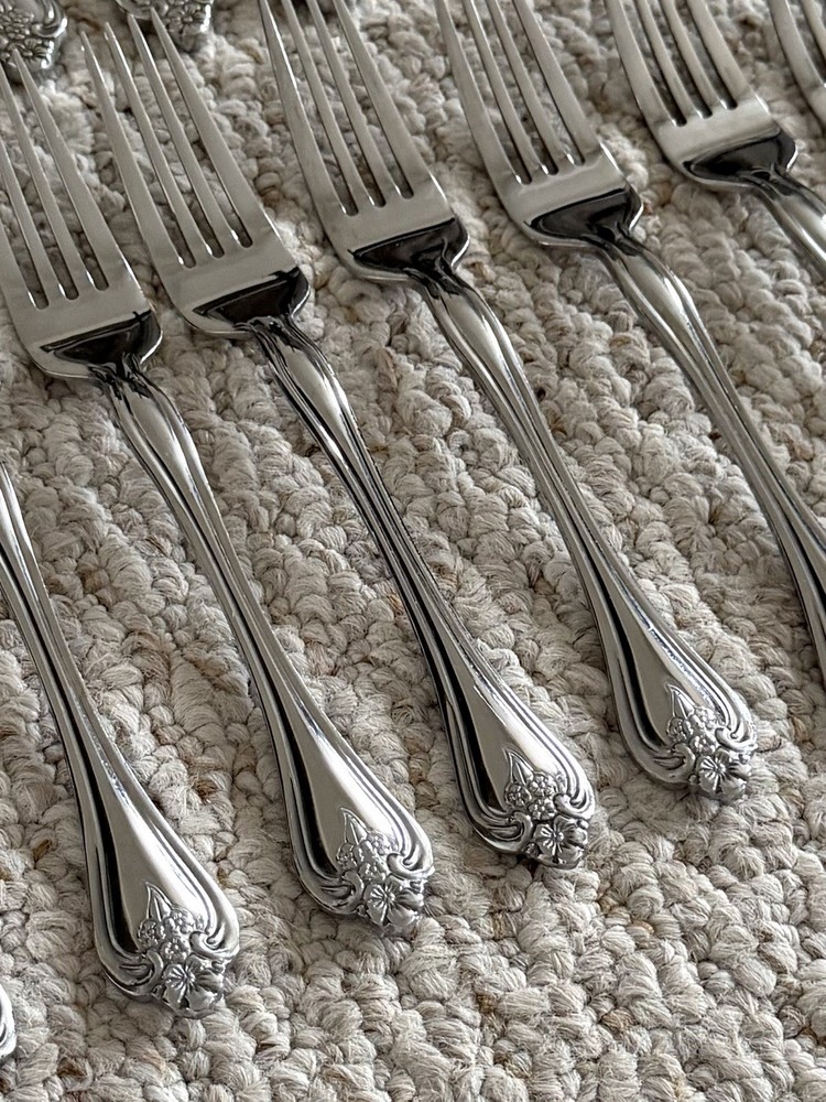 Oneida Boutonniere Mixed Flatware 22 pc Set
