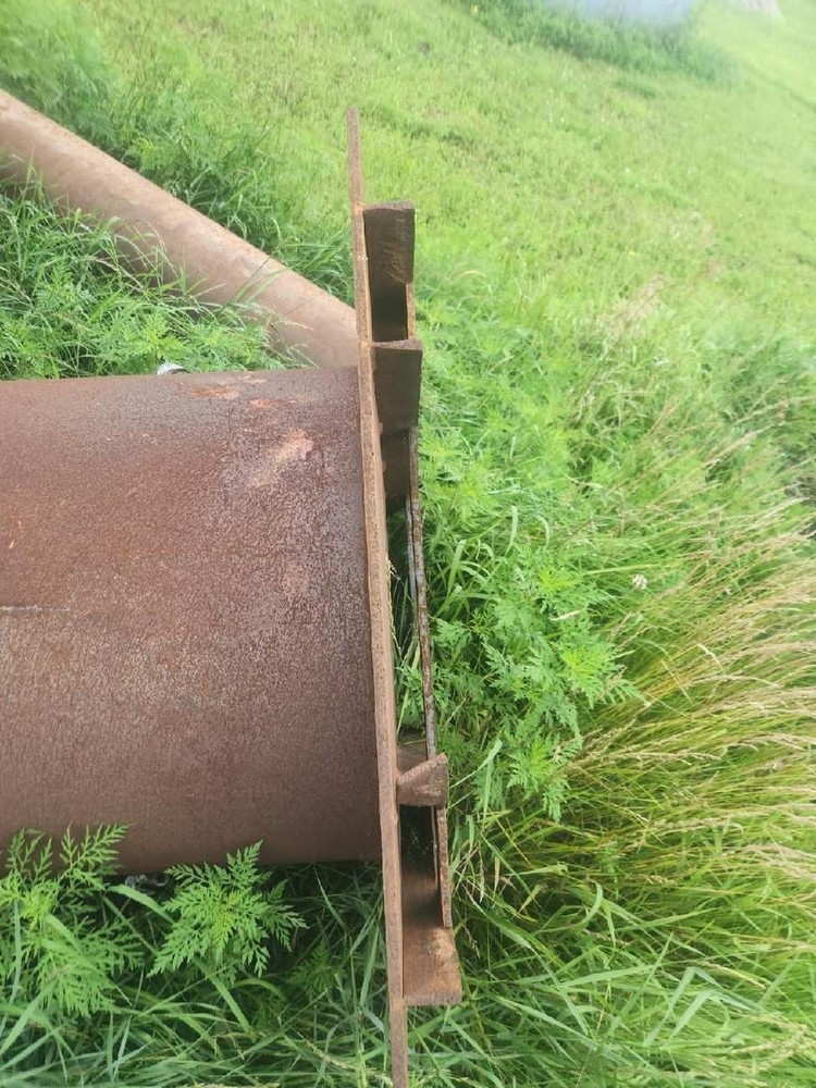 Steel flasks w/ forklift tracks