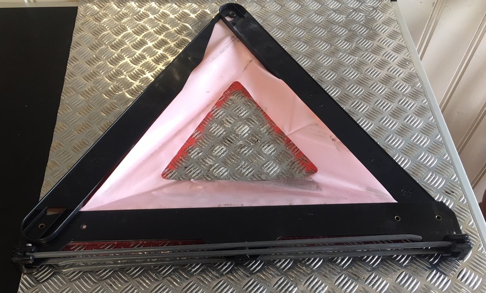 BMW WARNING TRIANGLE SAFETY EMERGENCY WARNING TRIANGLE 030001 B86A
