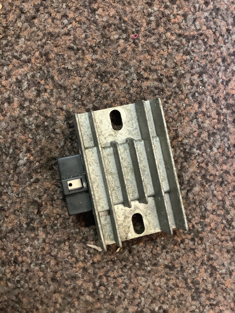2000 Vespa ET4 Cento 125 Regulator Rectifer