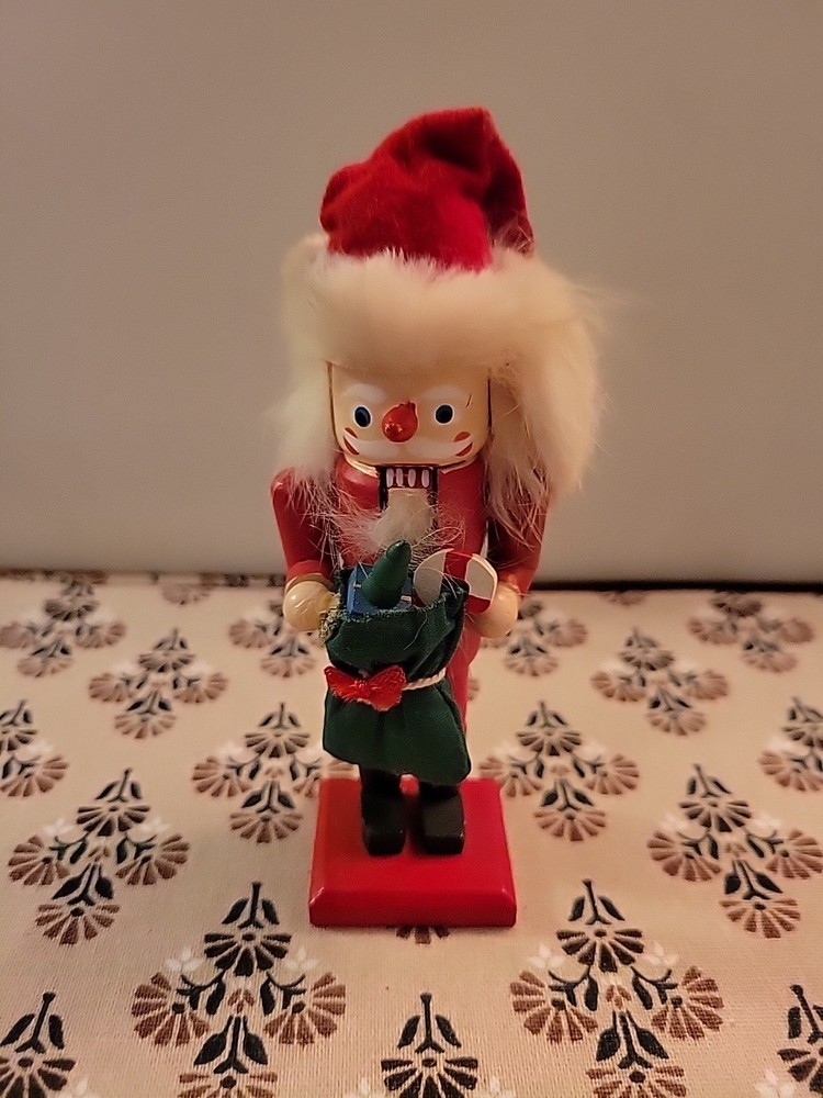 4" Wooded VINTAGE SANTA Nutcracker