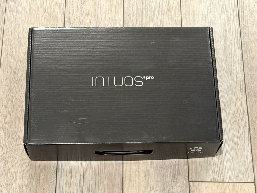 OPEN BOX Wacom INTUOS Pro PTH-451 Professional Creative Pen & Touch Tablet Small
