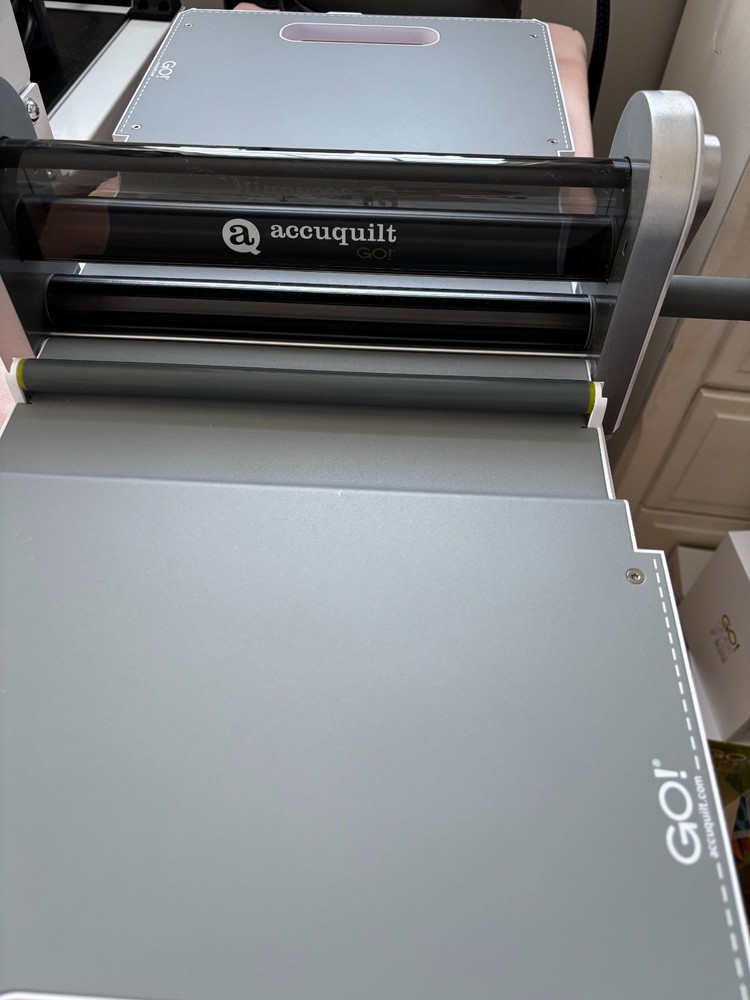 Accuquilt Go! Bundle - GO! and Qubes