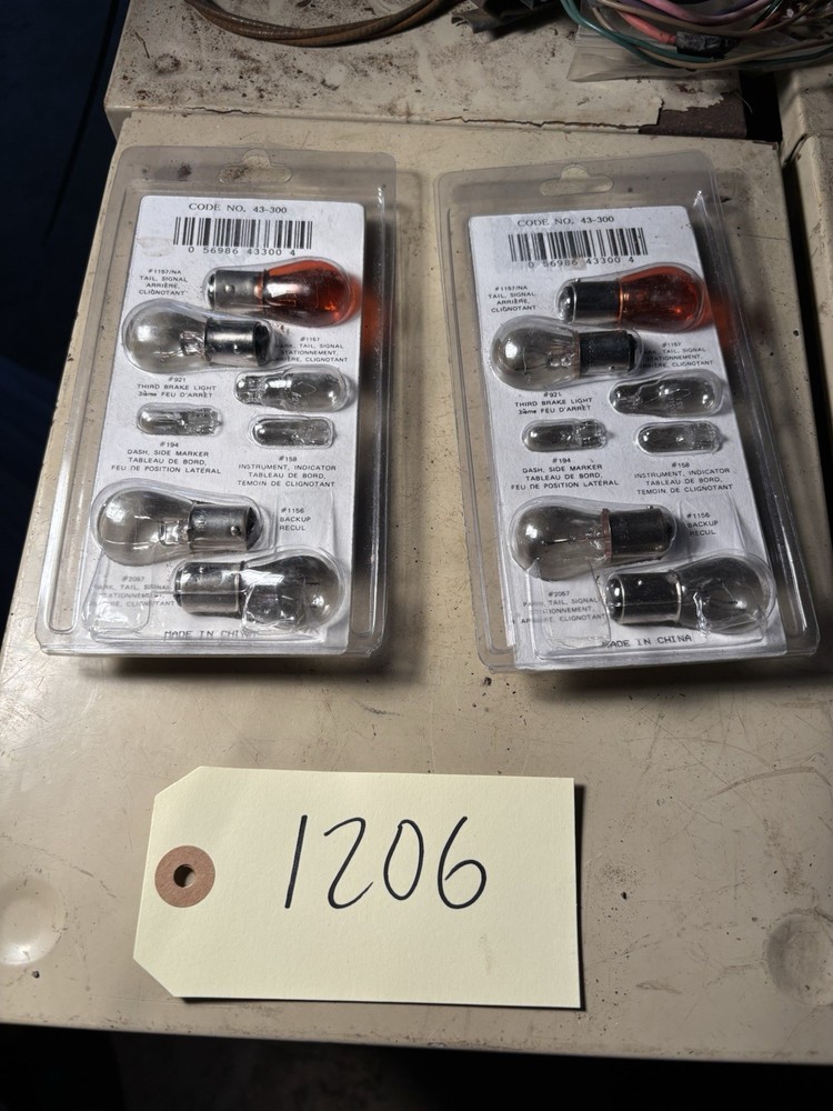 Auto Clinic Emergency Lamp Kit Code 43-300 New 2 Sets