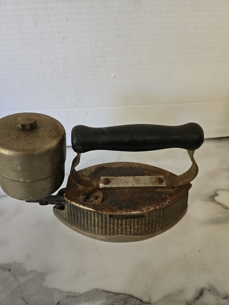 VINTAGE CLOTHING IRON
