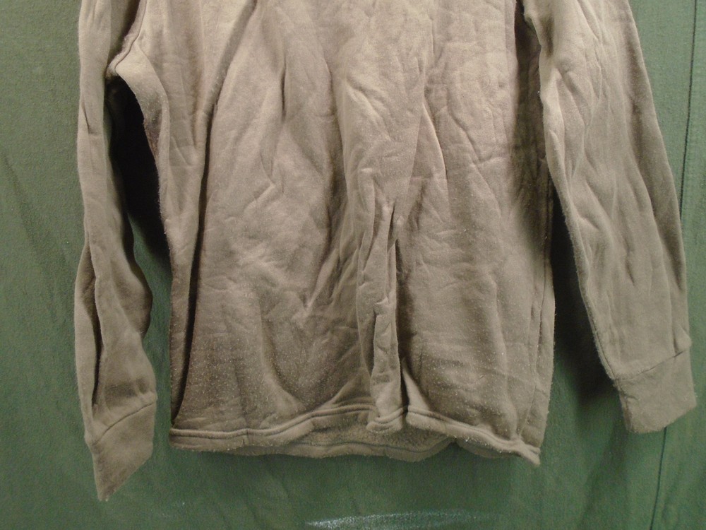 US Military Polypropylene Cold Weather Undershirt Polypro Shirt Medium 295-D