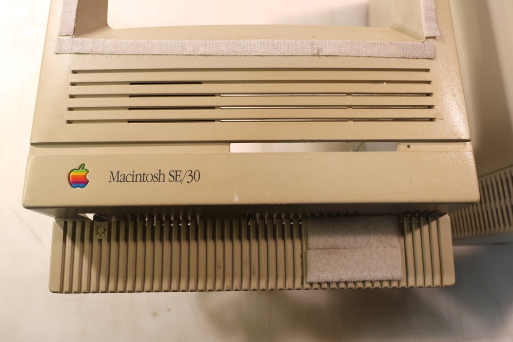 Macintosh SE/30 Empty Case Vintage Apple M5119