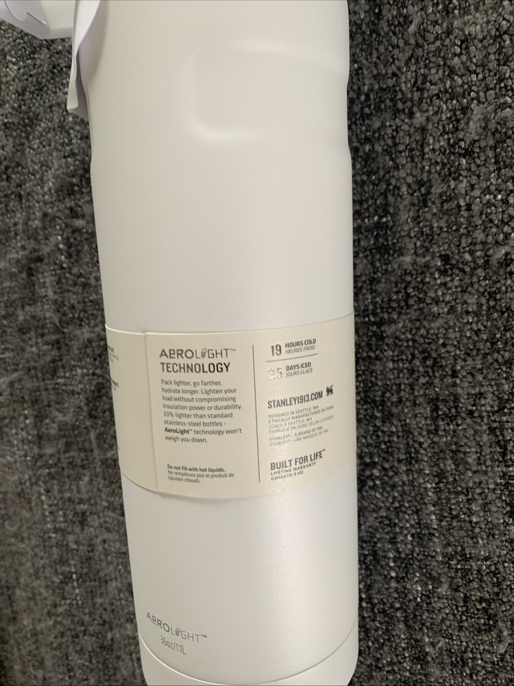 New! Stanley White Aero light 36 Oz Ice Flow Bottle With Handle