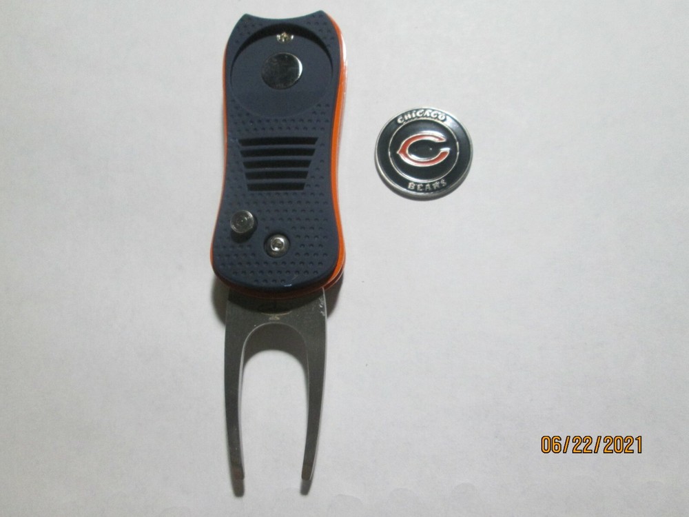 Chicago Bears 2 Sided Golf Ball Marker with Switchfix Switchblade Divot Tool