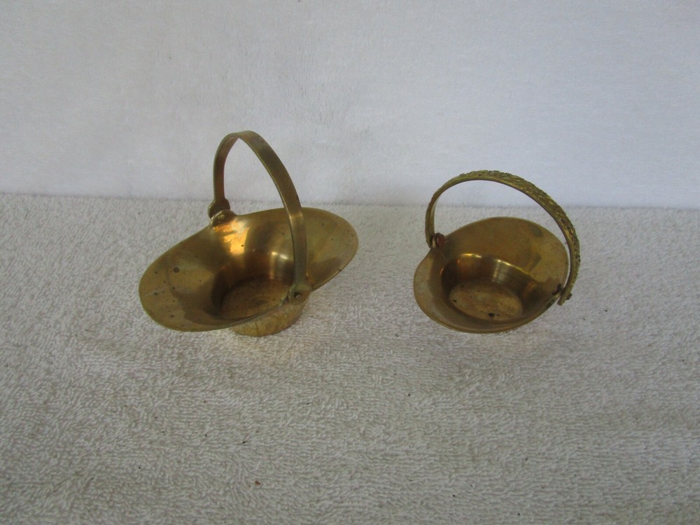 VINTAGE SET OF 2  ~~ SMALL SOLID BRASS BASKETS WITH SWIVEL HANDLES!!