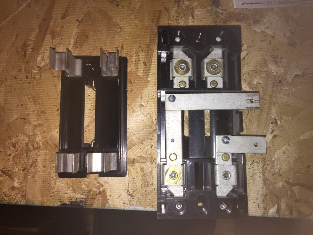 SQUARE D FSP 100AMP MAIN FUSE BLOCK AND FUSE PULLOUT