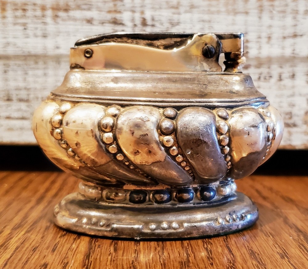 Vintage 1950s Ronson Crown Table Lighter!