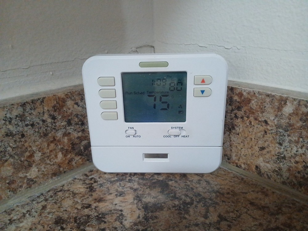 VIVE COMFORT TP-P-705 Programmable Thermostat Single Stage TESTED
