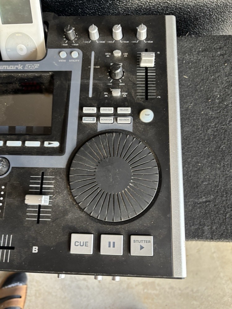 Numark iDJ2 DJ Mixing Console Compatible with iPod Mobile DJ System - TESTED