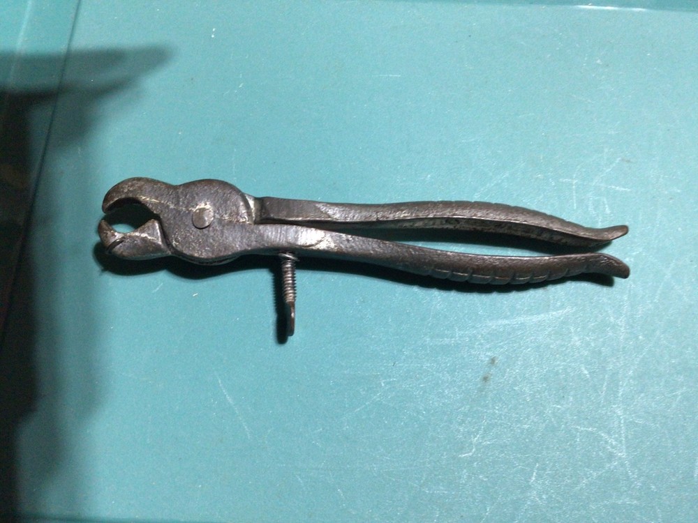Vintage De Neui Hog Ring Pliers with the Spring