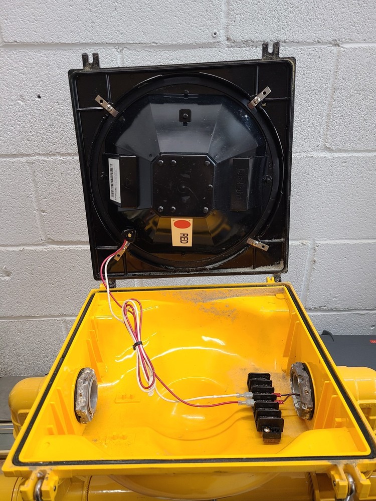 TAPCO BlinkerBeacon Amber/Red SOLAR LED, 12" Light With 2" Square Pole Mount