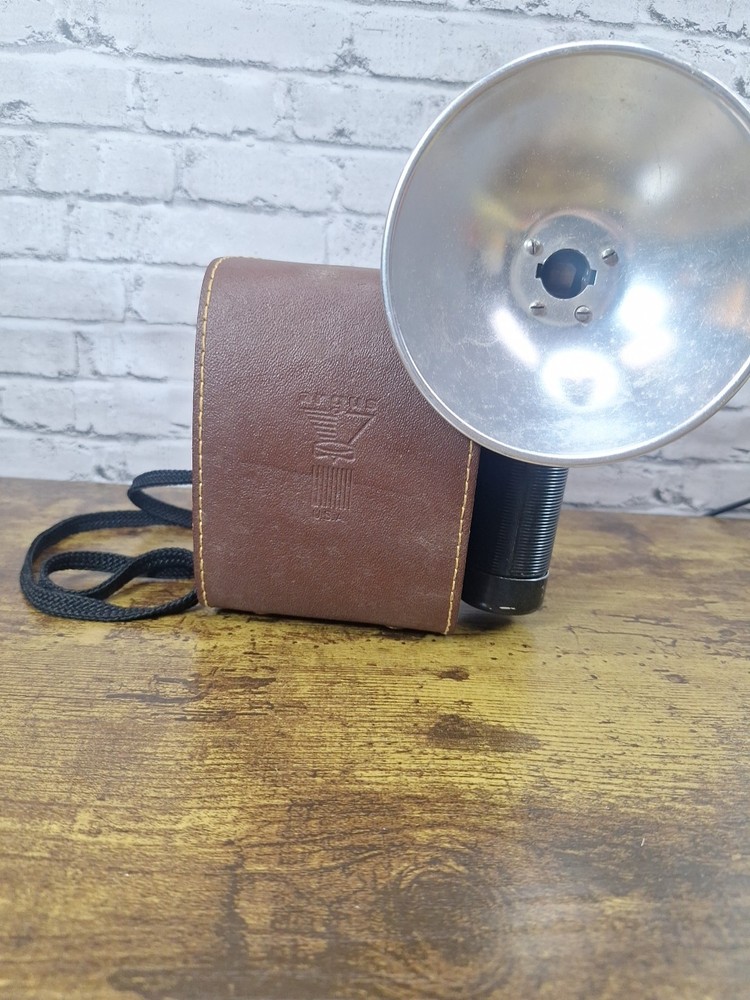 Argus 75 Seventy-Five Camera With Flash And Leather Case +Bulbs UNTESTED