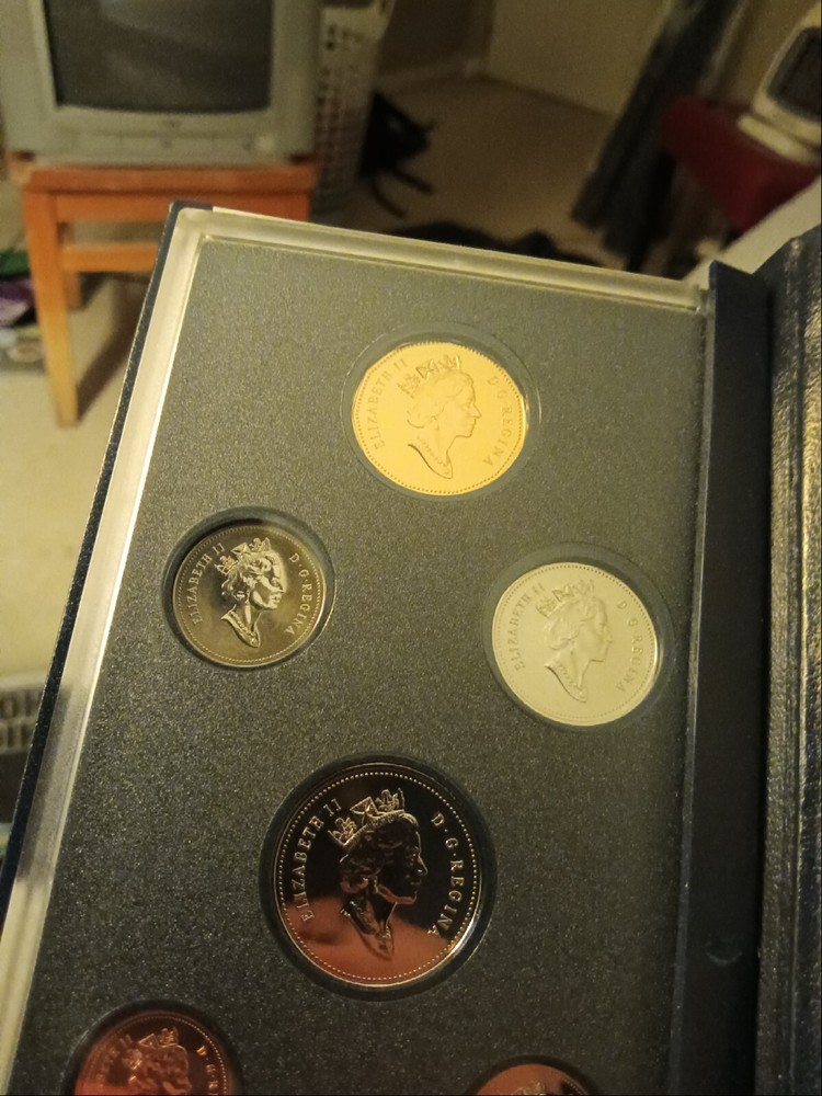 RCM 1995 specimen coin set great condition