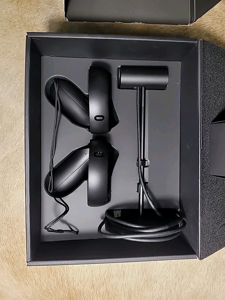 Meta Oculus Rift CV1 Touch Controllers Box Virtual Reality