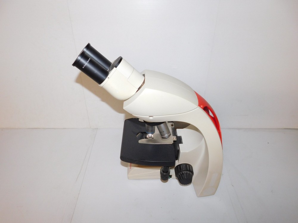LEICA DM500 BINOCULAR MICROSCOPE W/ OBJECTIVES & LENSES   (SCW90)