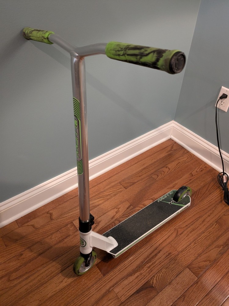Lucky Crew Scooter