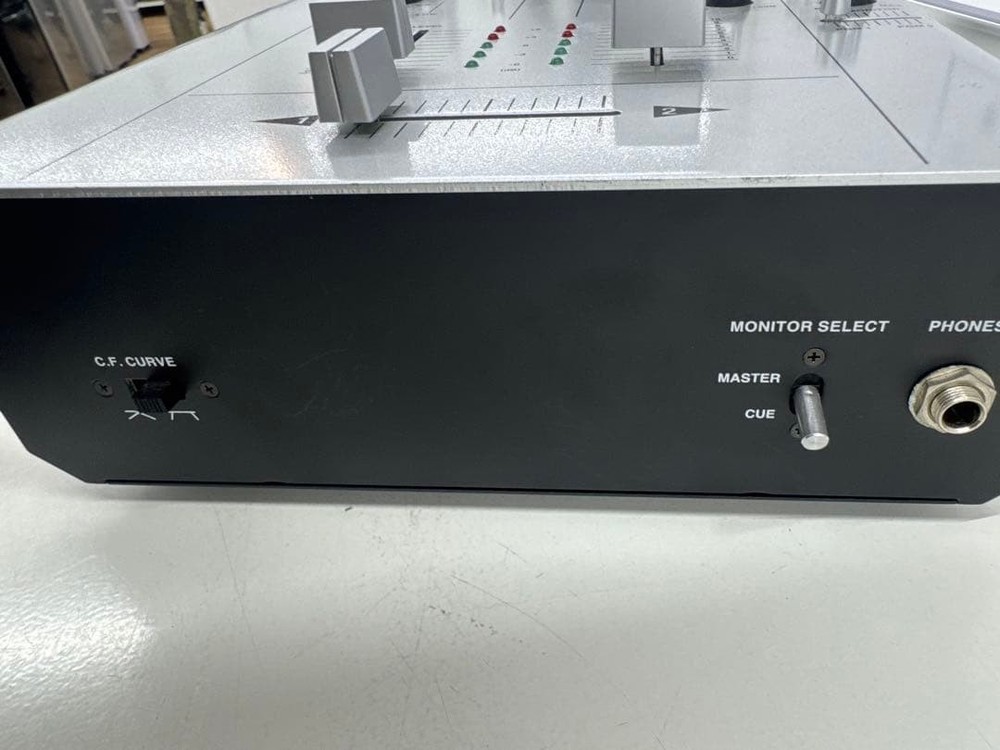 Vestax DJ Mixer VMC-002XL Tested