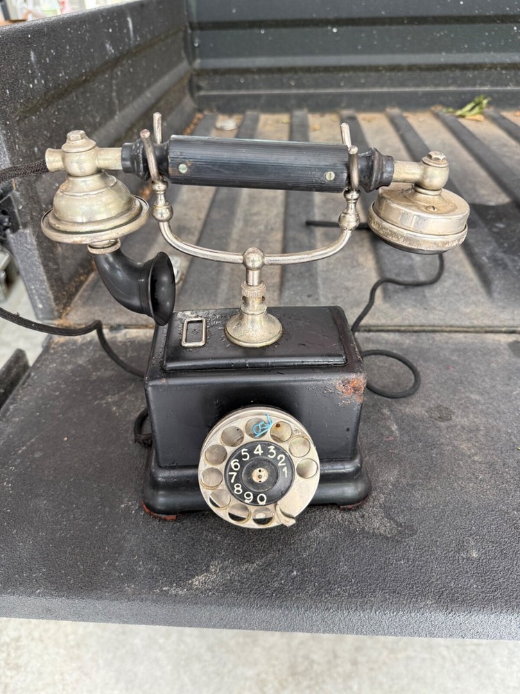 Foreign  Desk Phone Old Telephone