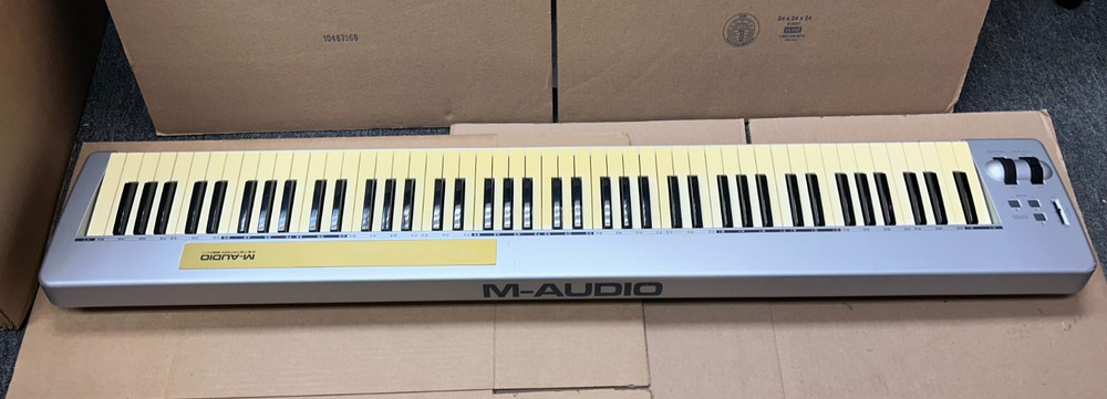 M-AUDIO Keystation 88ES Midi/USB Keyboard (BUS POWERED)
