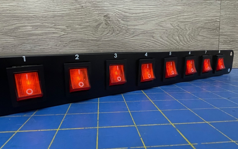 Eliminator Lighting Controller E-107 Rack Mount 8-Switch Power Strip Center 115V