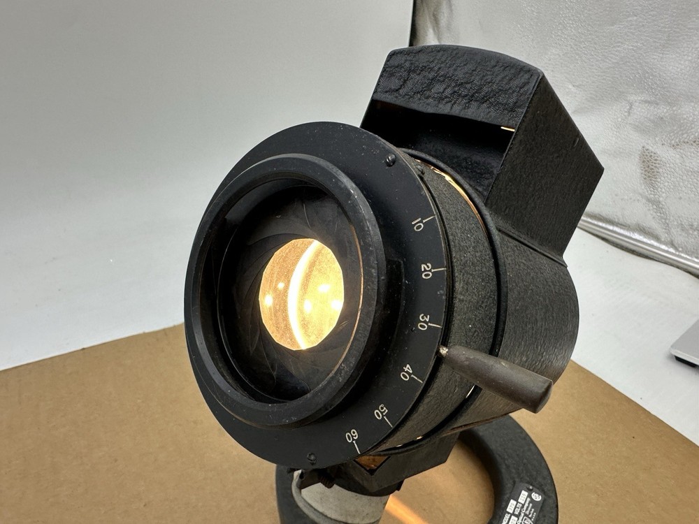 MICROSCOPE ILLUMINATOR Antique Spotlight Model 370 American Optical Co.
