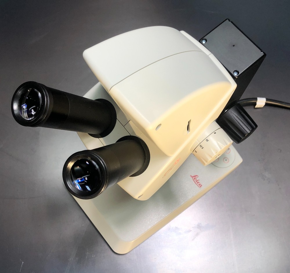 Leica EZ4 D Stereo Microscope with variable control lighting