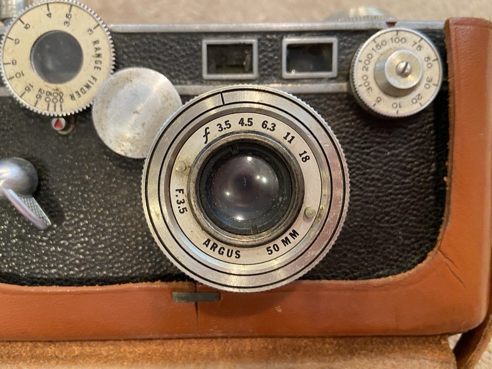 ARGUS camera vtg With Leather Case not tested