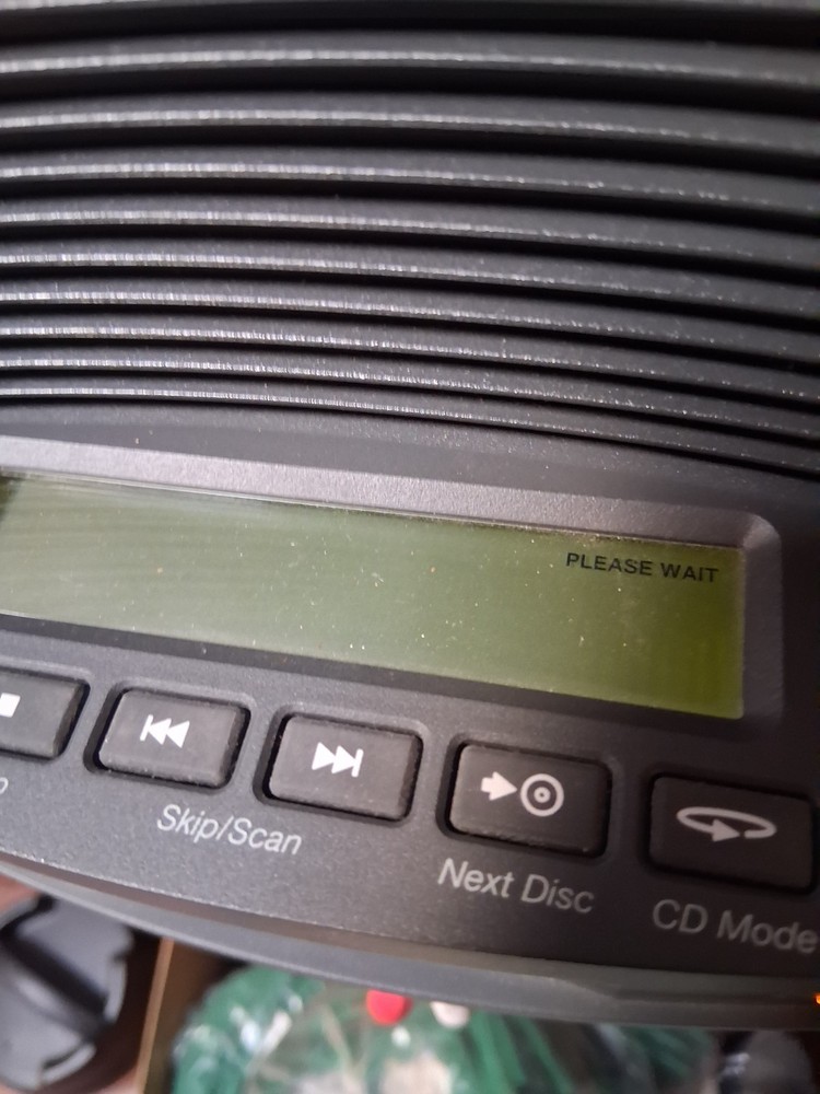 Bose Acoustic Wave Music System II Multi-Disc 5 CD Changer Powers On W/Remote