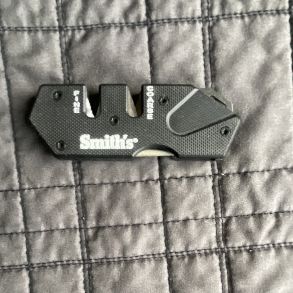 Smith's Black Knife Sharpener AA2103 M2A-00 Fine Coarse Fold-Out Rod