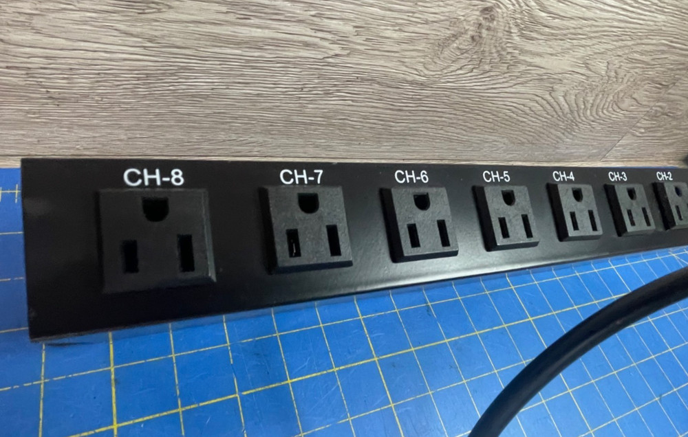 Eliminator Lighting Controller E-107 Rack Mount 8-Switch Power Strip Center 115V