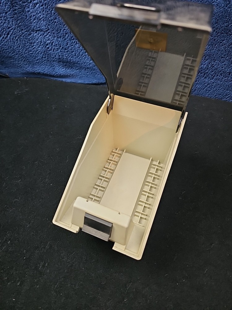 Allsop 3.5" Disk Holder Organizer Computer Storage Case No Divider With Key