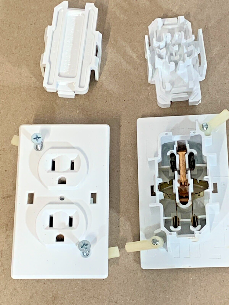 Wirecon Mobile Home RV Single Receptacle Outlet White WDRU 15 W Lot of 2