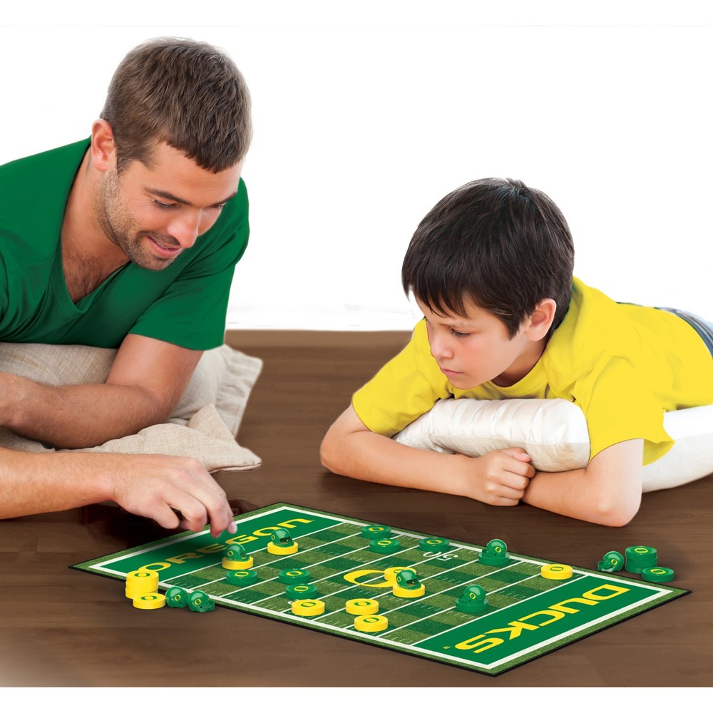 MasterPieces - Oregon Ducks - NCAA Checkers Board Game