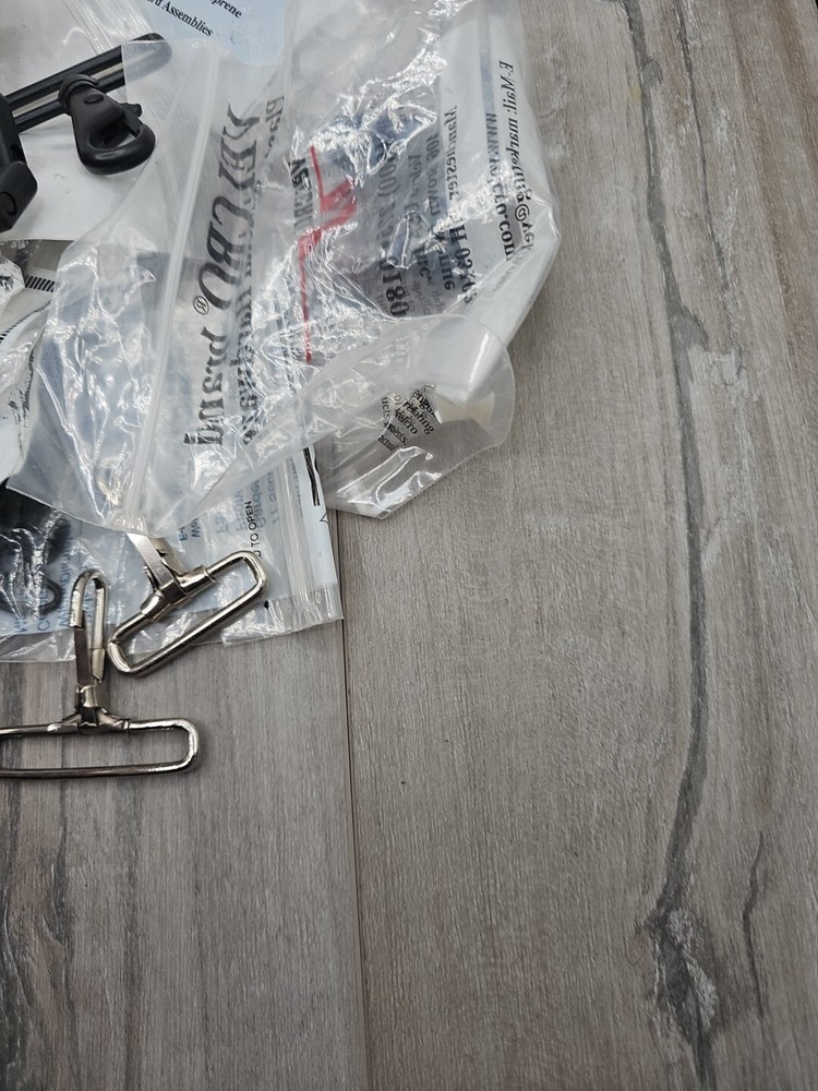 59ish Misc Snap hooks Metal, Plastic