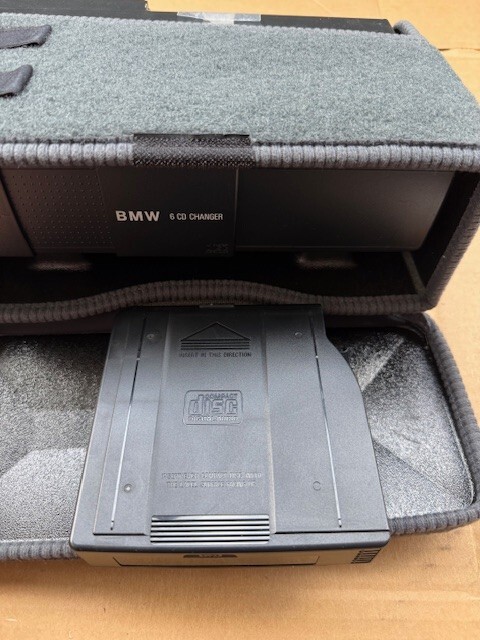 BMW 6 CD CHANGER MAGAZINE & CASE MINT