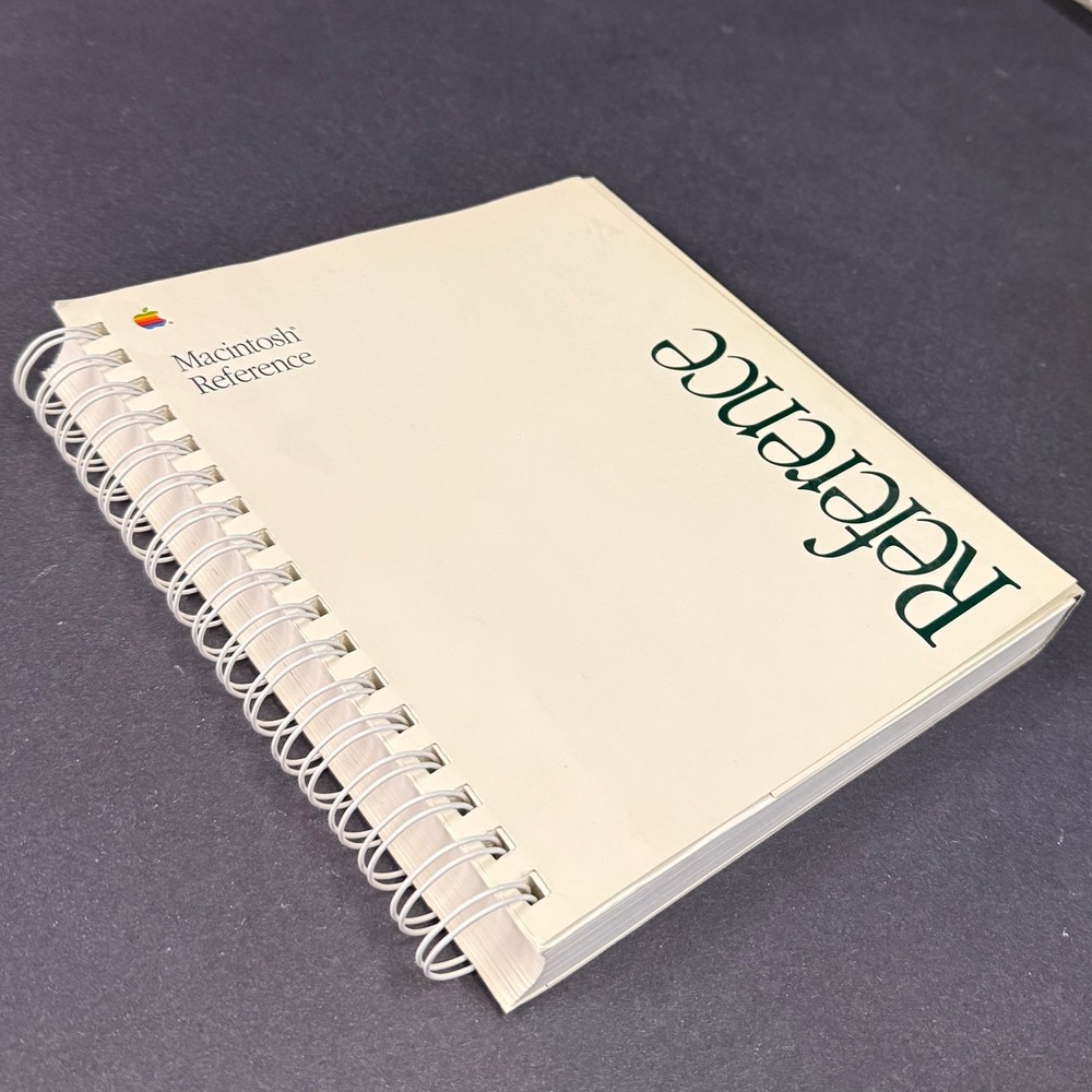 Apple Macintosh Reference Manual 1990. System User’s Guide 030–4015-A MINT