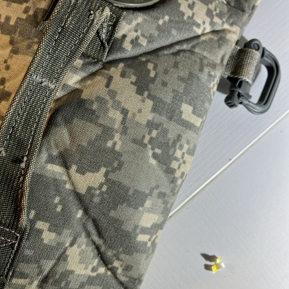 Molle II Hydration System Carrier WITH 100oz/3L Bladder ACU