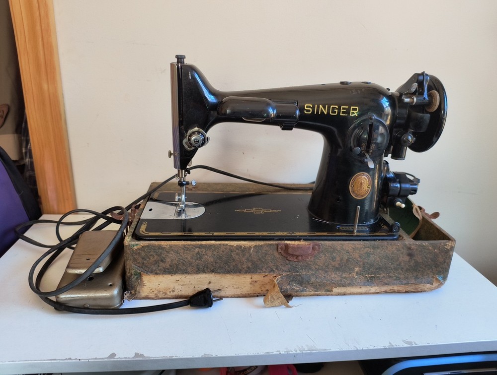 1948 Singer 201-2 Sewing Machine Tested Working read description