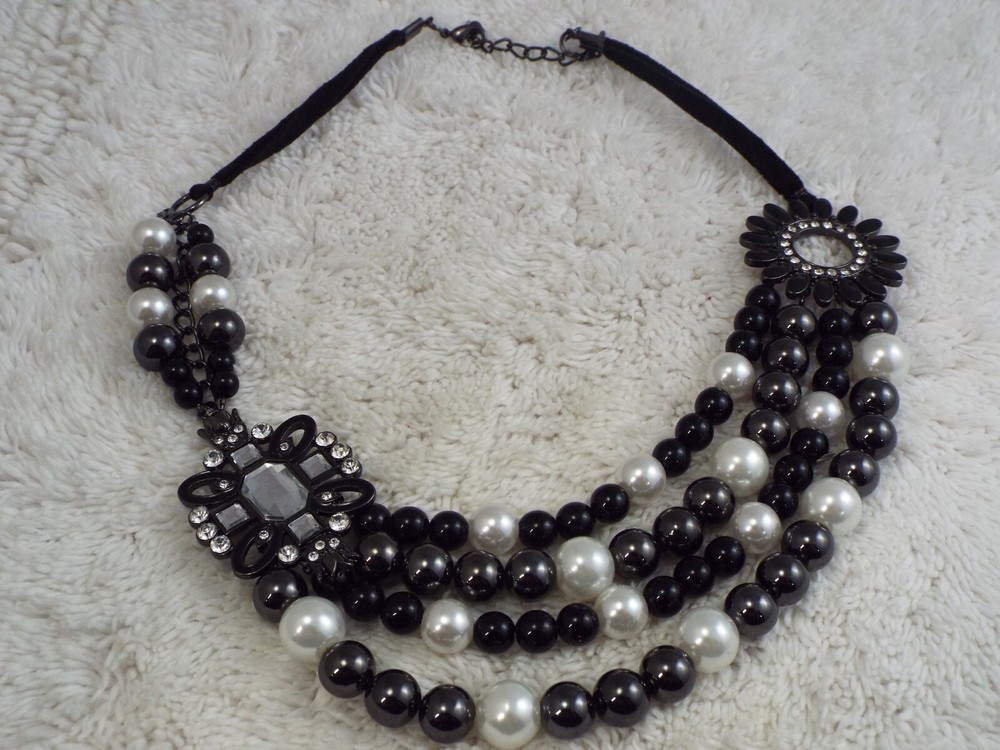 Black White Bead Necklace (C54)