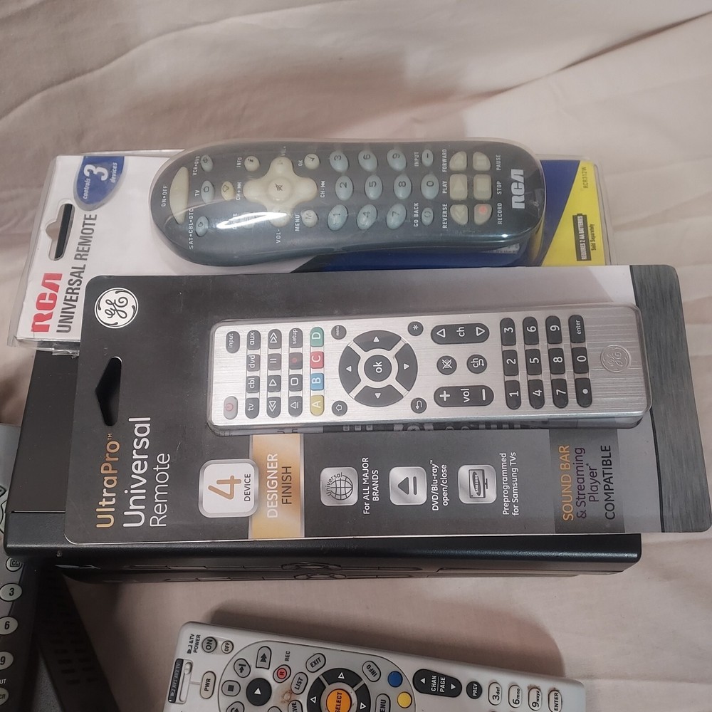 Satellite TV Receiver And Accessory Lot