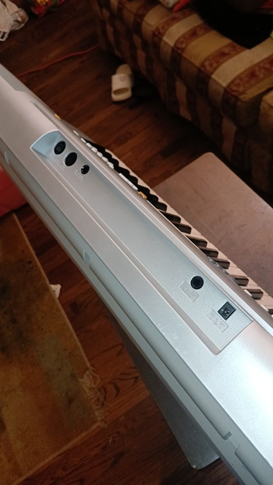 Yamaha YPT-300 61-Key Silver Electronic Keyboard