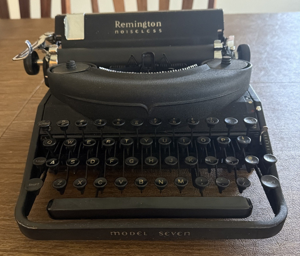 Remington Noiseless Typewriter Model 7 with Case